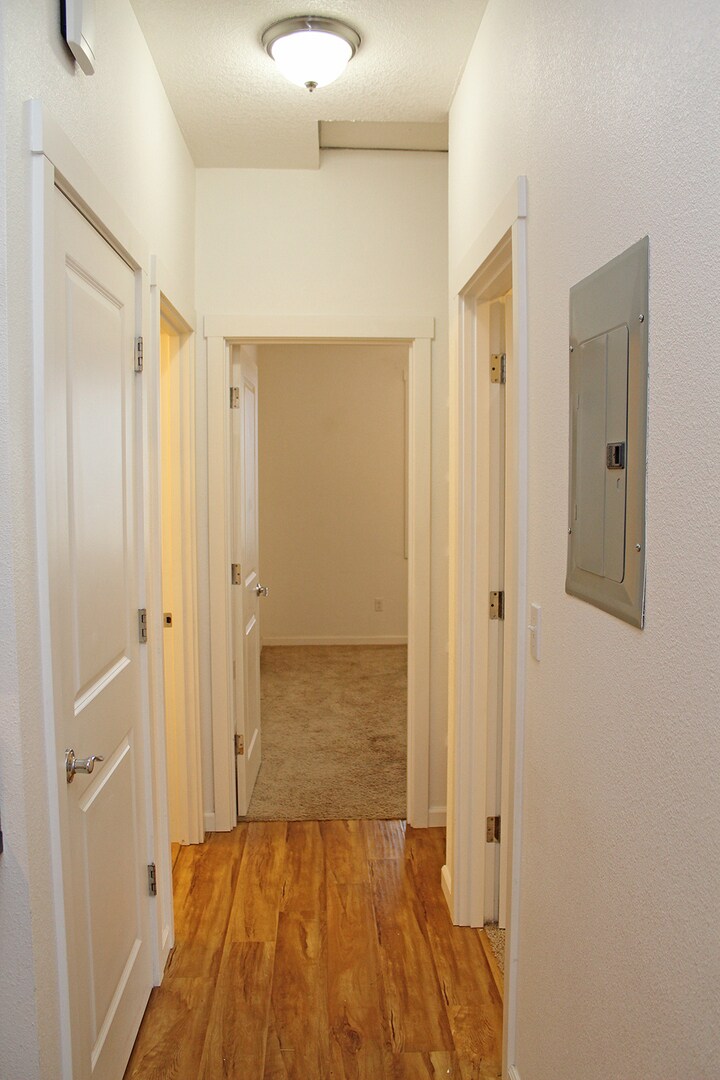 Building Photo - 1555 N Willis Blvd