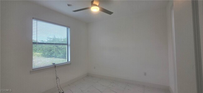 Building Photo - 927 Chenault St