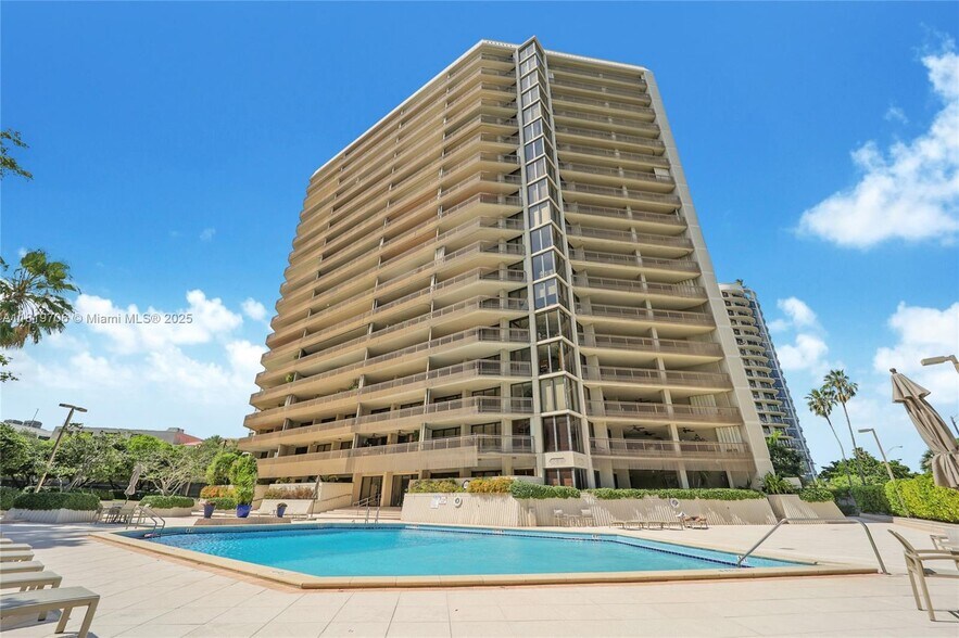 Building Photo - 2901 S Bayshore Dr