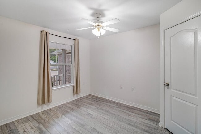 Building Photo - 2077 Shadow Lake Dr