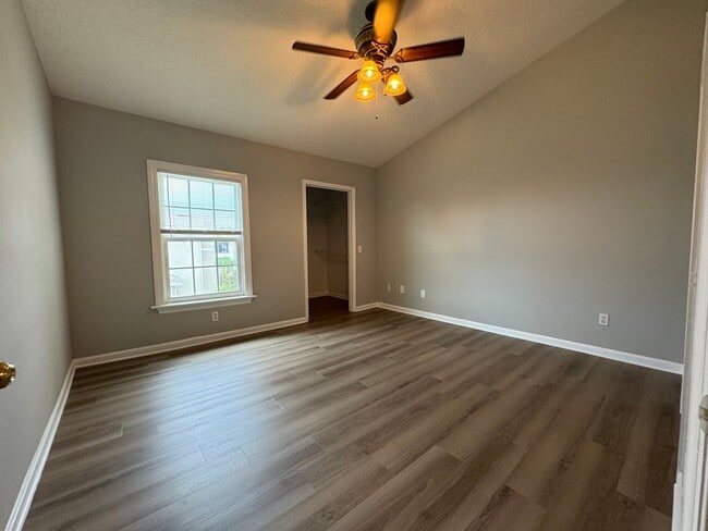 Building Photo - Charming 1-Bedroom Condo – 3rd Floor | Gat...