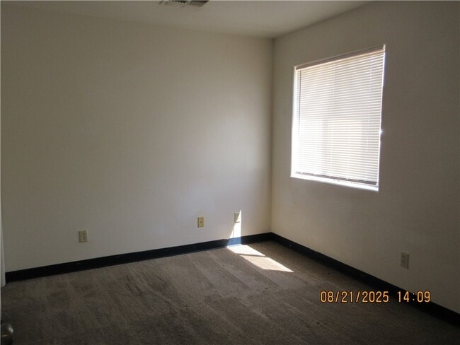 Building Photo - 1403 E Andy Devine Ave