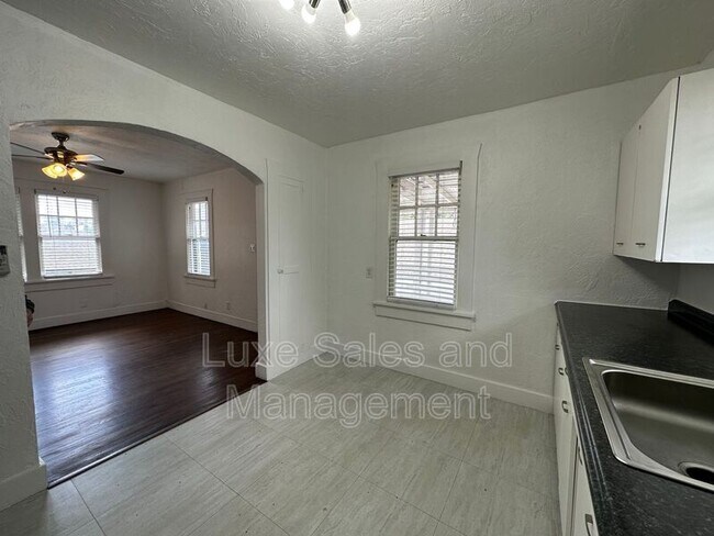 Building Photo - 119 NW 27th St