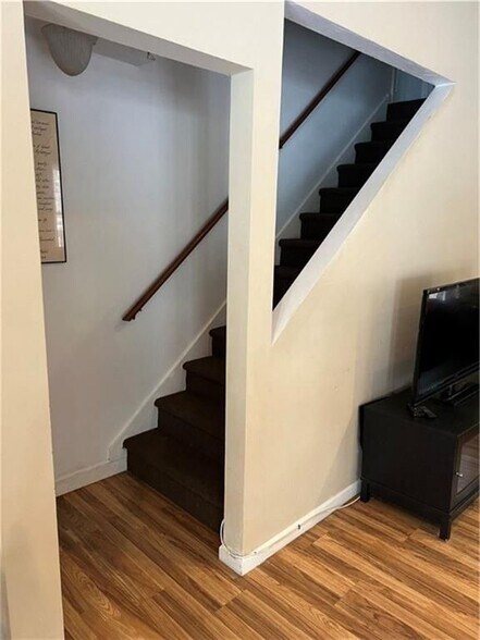 Building Photo - 36 Tower Hill Rd