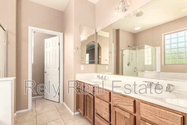Building Photo - 15204 W Westview Dr