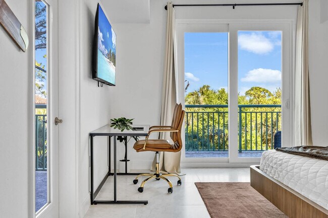 Building Photo - 605 Kemp St