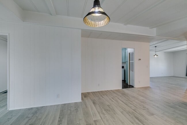 Building Photo - Beautifully Remodeled Boulder City Home with Spacious Backyard Retreat