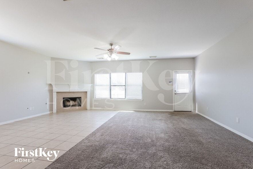 Building Photo - 8015 N Tarrytown Crossing Dr