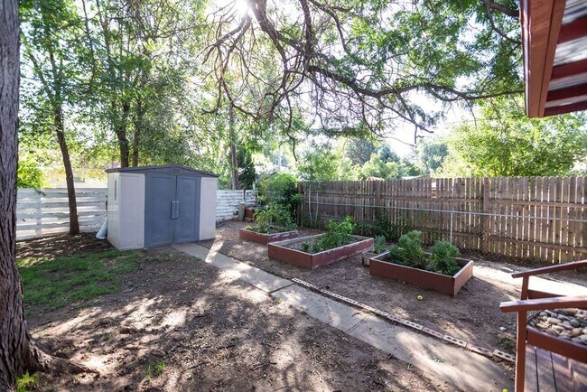 Building Photo - Charming 4 Bedroom, 1.75 Bath Brick Ranch Near Old Town!