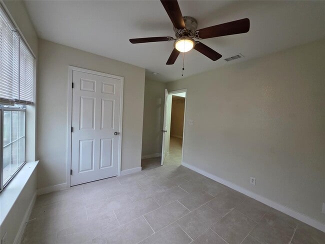 Building Photo - 2200 Katy Ln