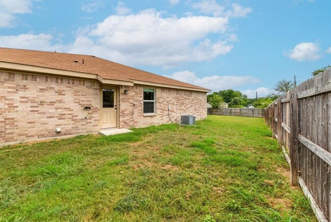 Building Photo - 1700 Tru Trail