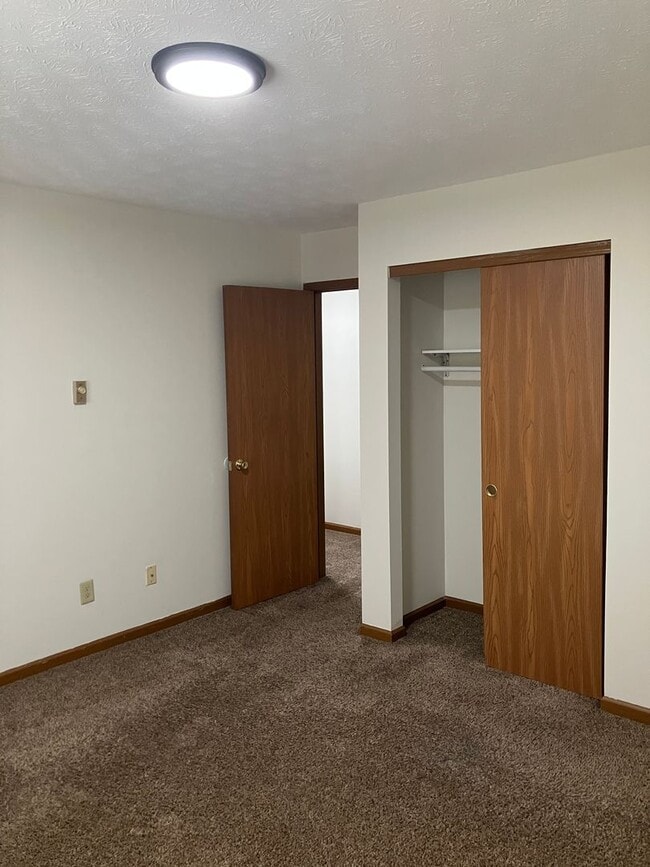 Building Photo - Spacious 2-Bedroom Living in a Quiet Commu...