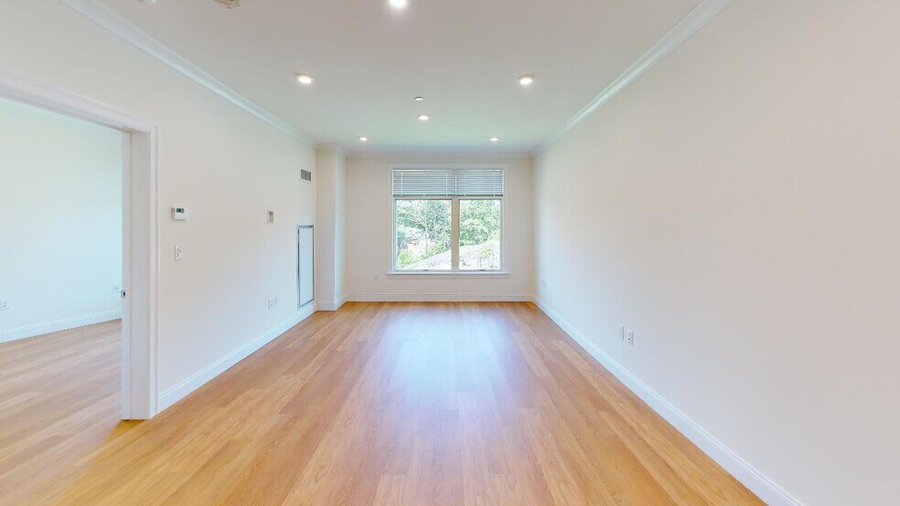 Building Photo - 204 Sherman Rd