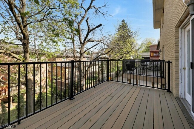 Building Photo - 535 Orchard Ave