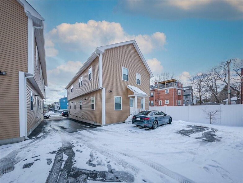 Building Photo - 74 Pitman St