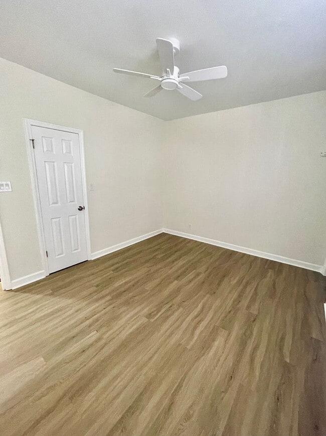 Building Photo - Adorable 2 bedroom, 1 bath duplex | Located in Gastonia