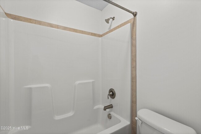 Building Photo - 207 Riverstone Ct