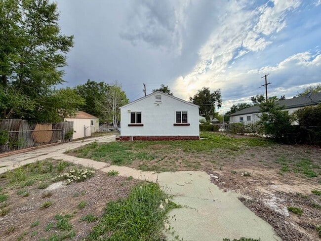 Building Photo - Move-in Ready Ranch