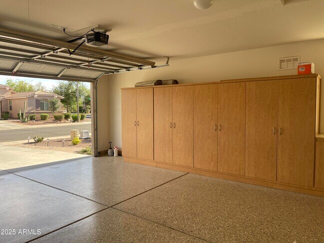 Building Photo - 2680 E Lodgepole Dr