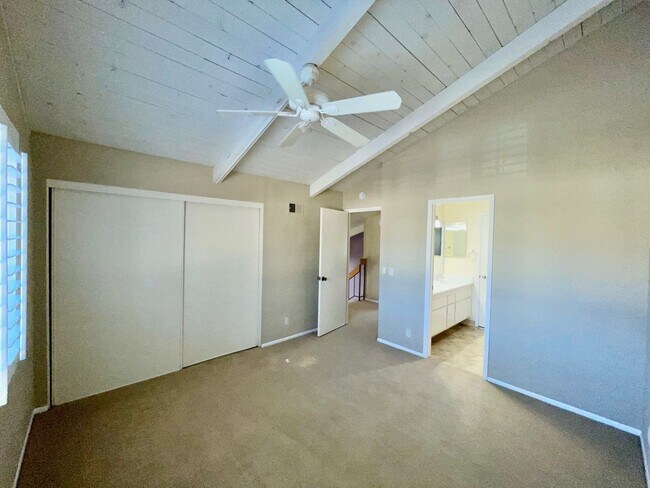 Building Photo - Desirable 3/2 San Antonio Village Condo