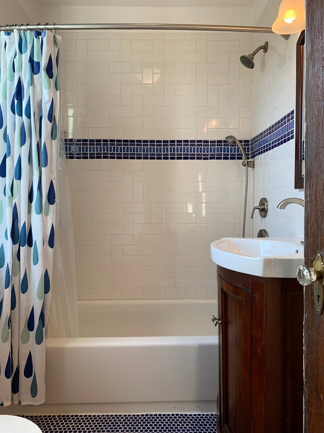 Building Photo - 524 Whittier St NW