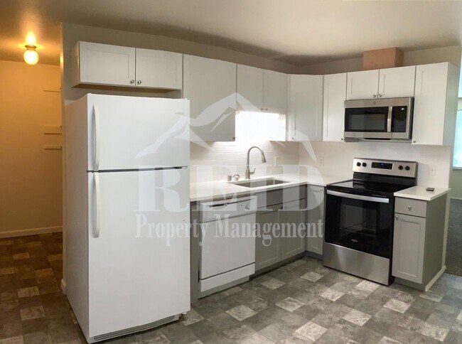 Building Photo - 1054 Callahan Dr