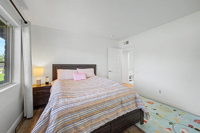 Building Photo - 6315 E Delcoa Ave