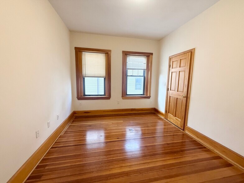 Building Photo - 149 Hillside St