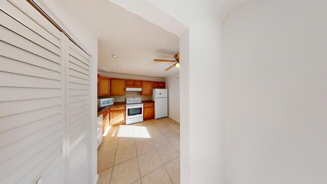Building Photo - 1580 Montauk Dr