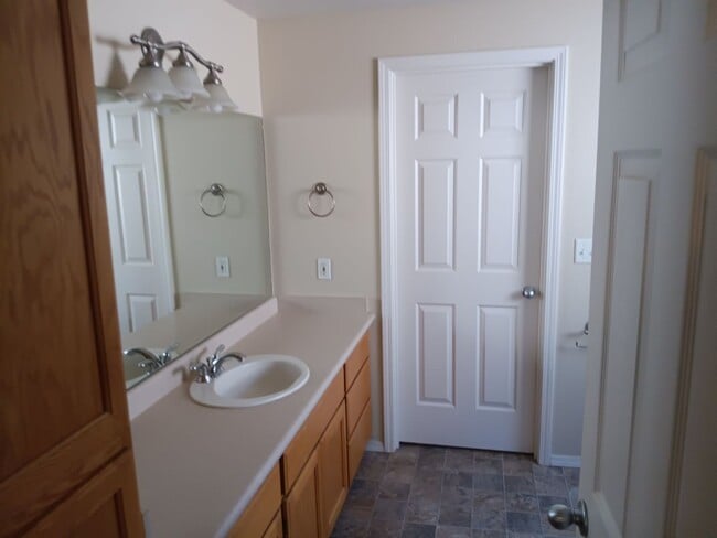 Building Photo - Cozy and Spacious Home for Rent