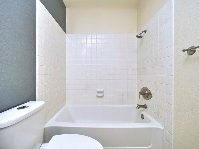 Building Photo - Cozy 2bed 1 bath South Natomas home availa...