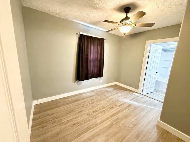 Building Photo - 533 Kirkpatrick Ave