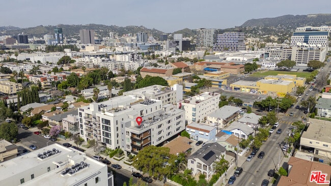 Building Photo - 5813 Lexington Ave