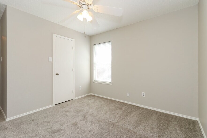Building Photo - 816 Beaver Creek Dr