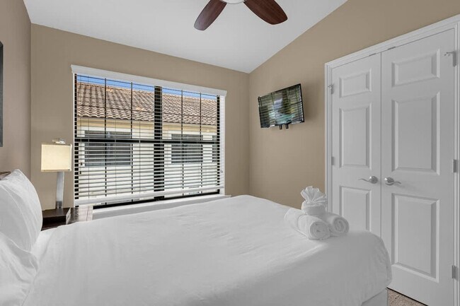 Building Photo - 14590 Damai Ln