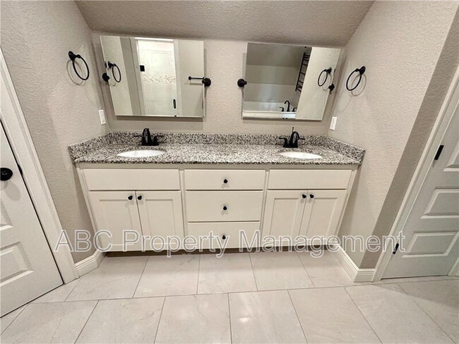 Building Photo - 3819 W Maclura Way