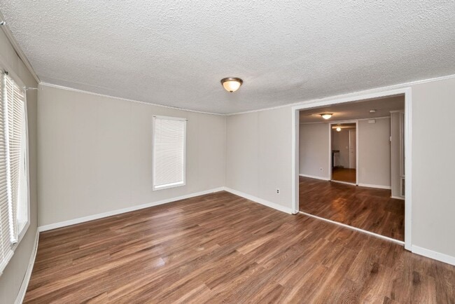 Building Photo - Renovated 3BR/2BA Tuscaloosa Gem with Luxu...