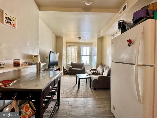 Building Photo - 1429 W Norris St