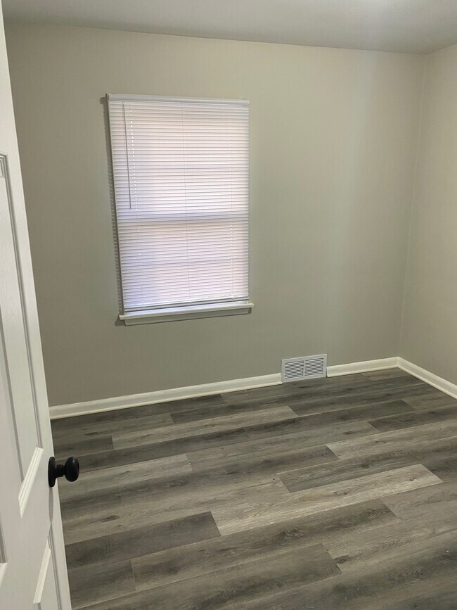 Building Photo - 3807 N Faber Ave