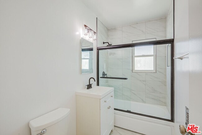 Building Photo - 1643 N Formosa Ave