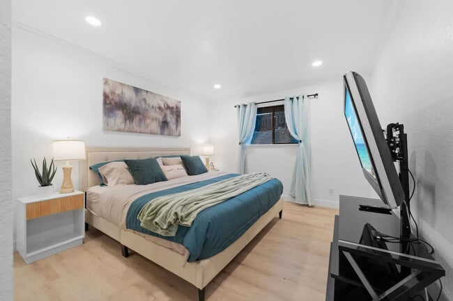 Building Photo - 5048 Bluff Pl