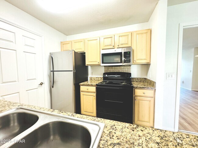Building Photo - 1402 Lighthouse Rd