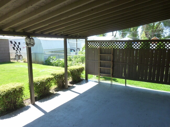 Building Photo - 1211 W Dalke Ave