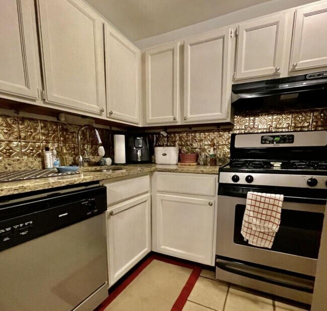 Building Photo - 2 bedroom in Chicago IL 60614