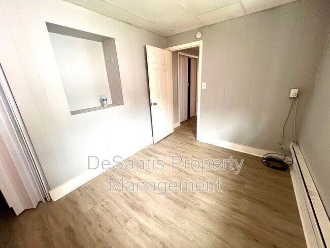 Building Photo - 1141 Brabec St