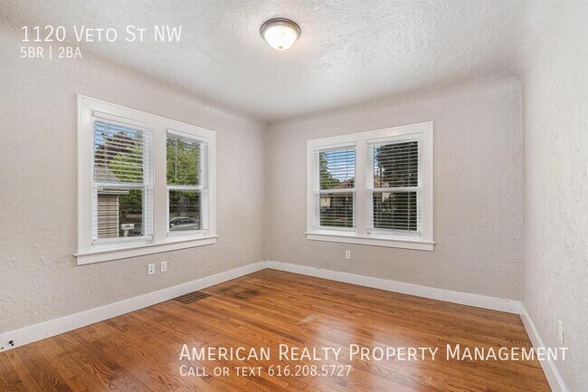 Building Photo - 1120 Veto St NW