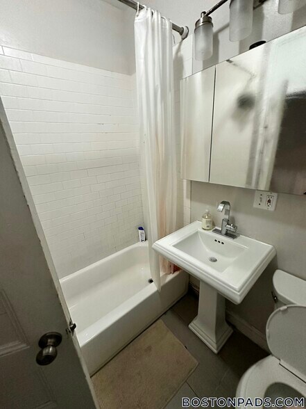 Building Photo - 173 Rindge Ave