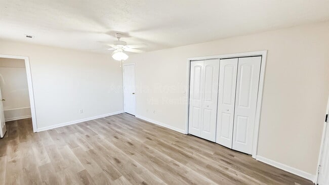 Building Photo - 263 Marsh Glen Dr