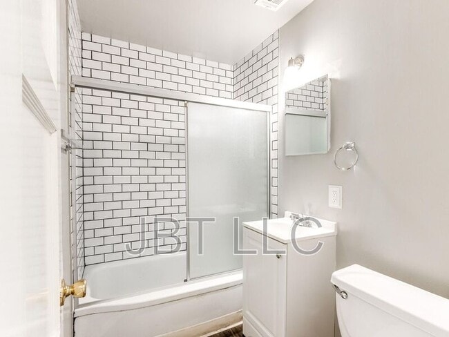 Building Photo - 314 W Peach St