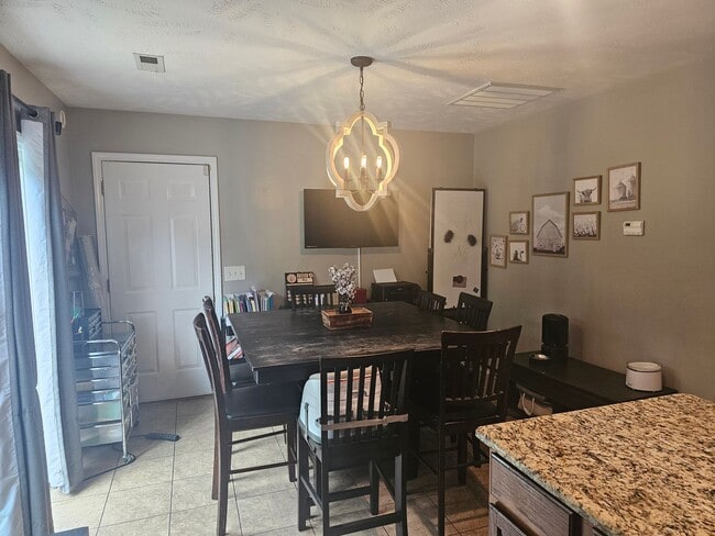Building Photo - Two-Story Home Located in Lexington Planta...